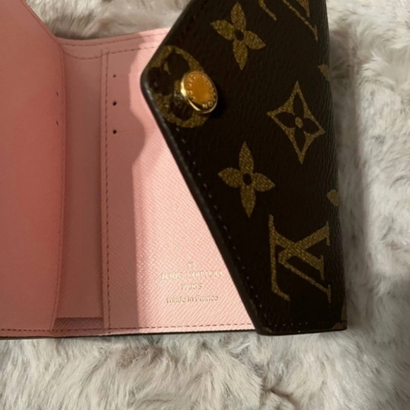 Louis Vuitton Wallet - Picture 4 of 4
